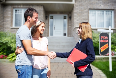 Florida home buyers shaking hands with realtor